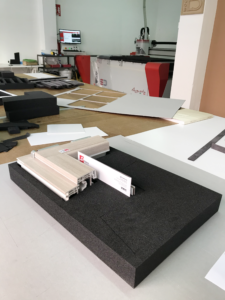 sagomatura foam taglio plotter laser waterjet poliuretano scolar
