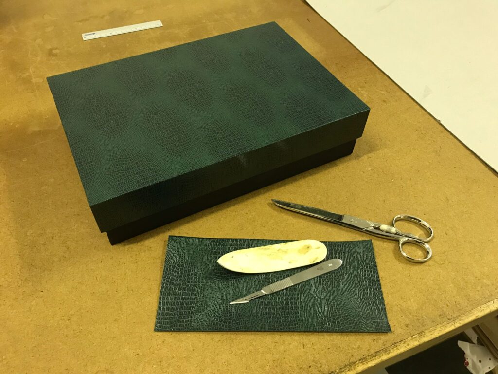 emilio scolari scatola personalizzata fondo e coperchio su misura cosmetica profumo packaging taglio laser fatto mano laboratorio artigianale