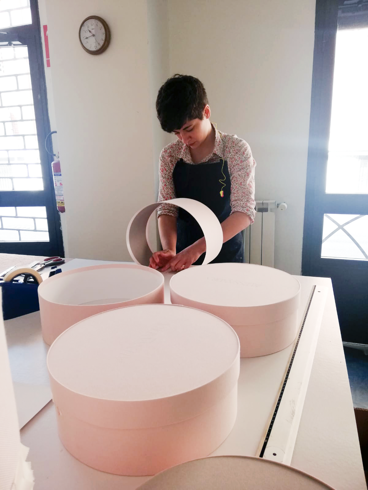 made in italy scatole fatte a mano cappelliere rosa su misura emilio scolari giulia crotti temporary store Milano Garibaldi Brera