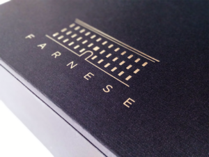 le farnese d'or 2023 premio francia italia trofeo coppa astuccio scatola mockup emilio scolari giulia crotti cordenons carta nero foam oro floccato alcantara antilotex premiazione cena di gala foam gomma piuma astucceria